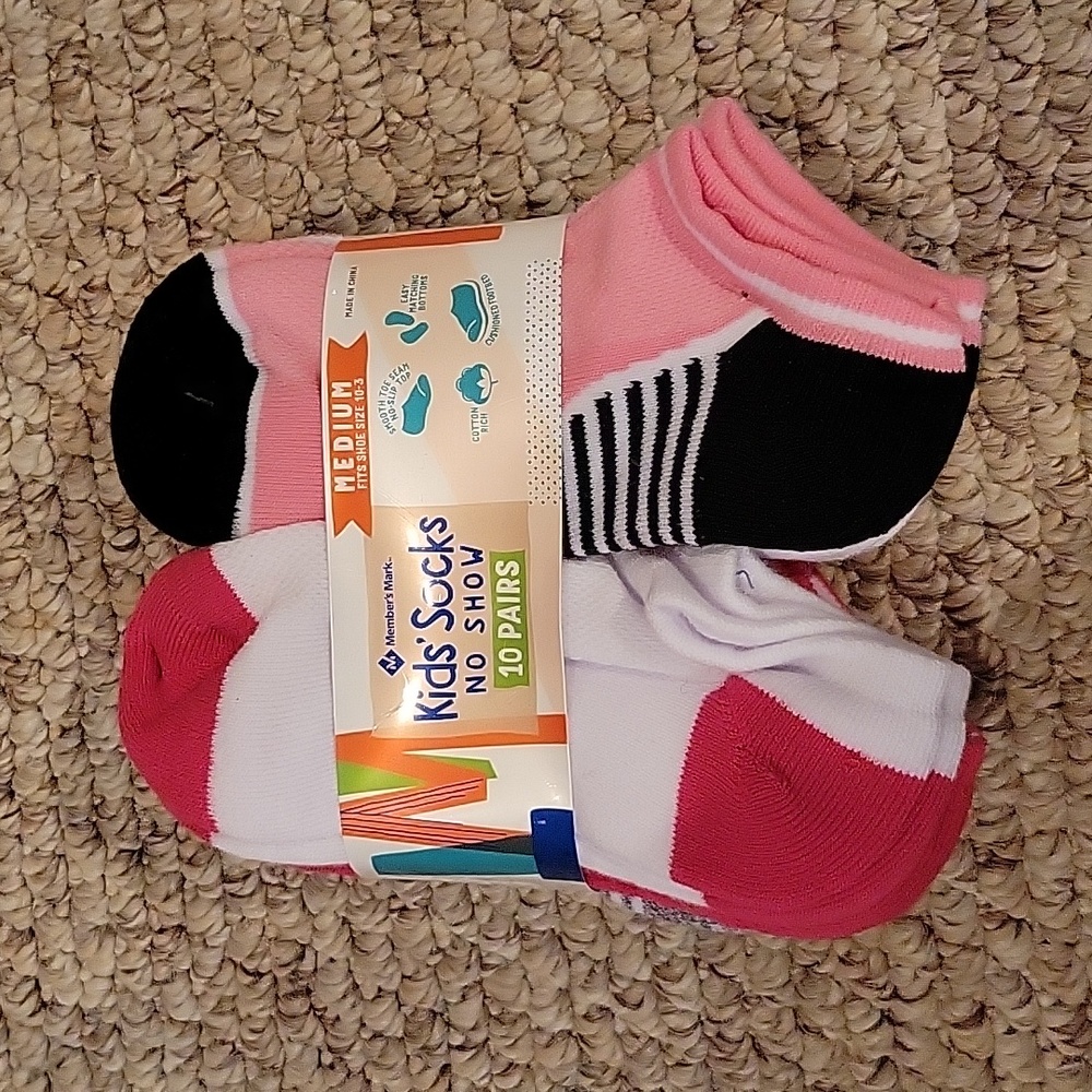 New, never opened kids socks, size M